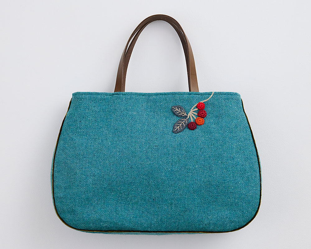 下田直子さんの クロッシェパッチのツイードバッグ