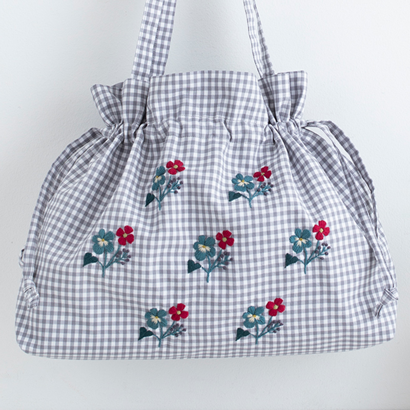 マカベアリスさんのギンガムチェックの巾着バッグ: キット｜手づくり