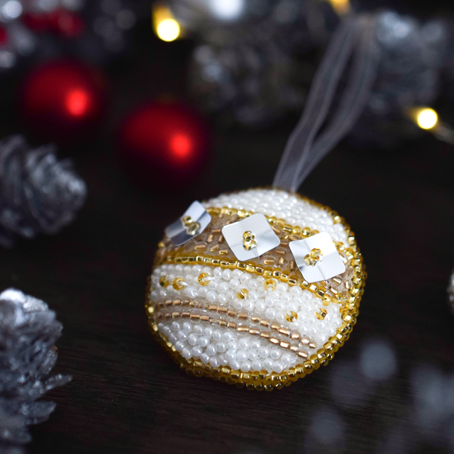 オートクチュール刺繍のクリスマスオーナメントキット