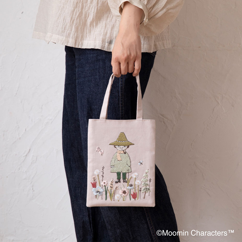 ムーミン 刺して縫って作る トートバッグ〈スナフキン〉