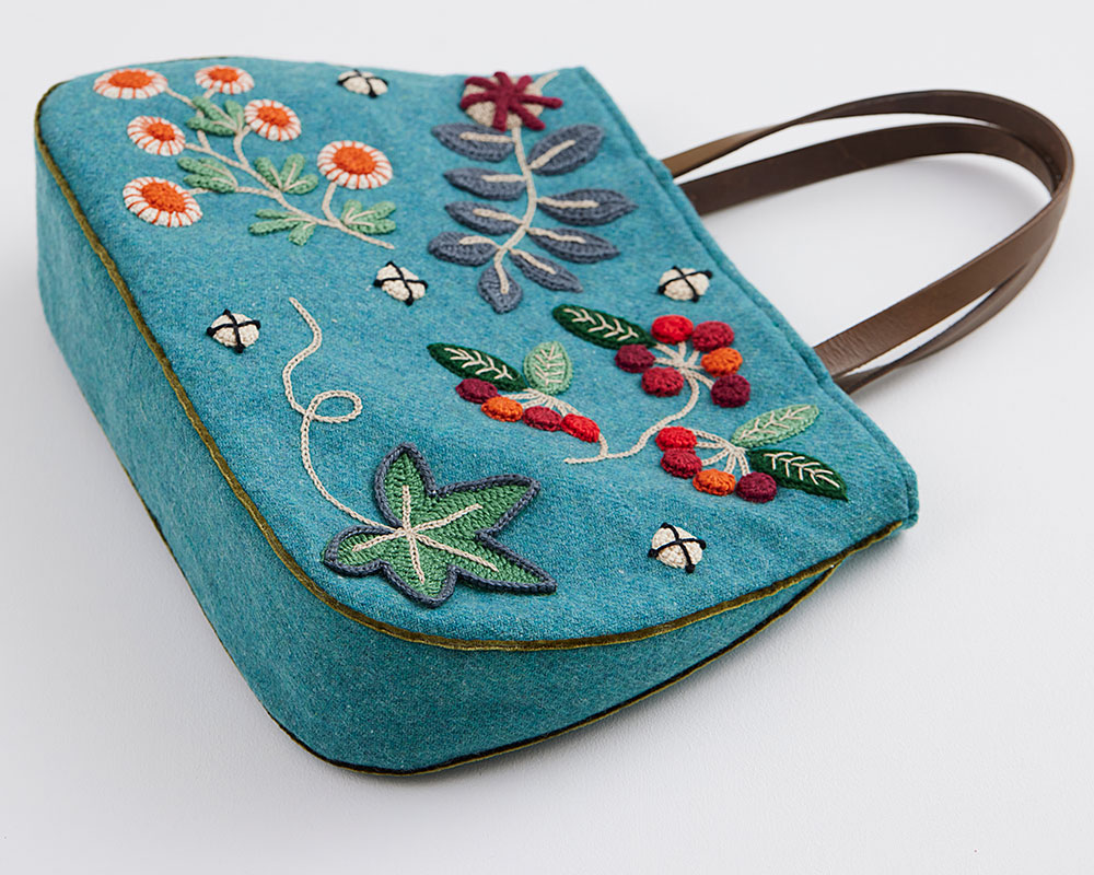 下田直子さんの クロッシェパッチのツイードバッグ