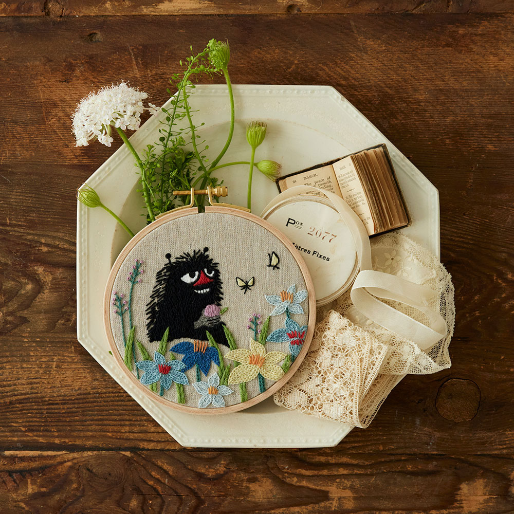 ムーミン ウール刺しゅうフレーム〈スティンキー〉