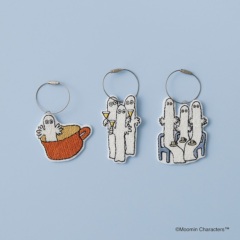 ほんのり光る!ニョロニョロ刺しゅうキーホルダー〈カップ〉