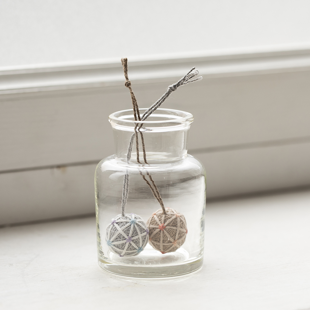 荒木永子さんの讃岐かがり手まり