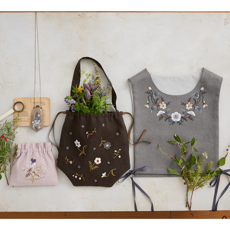 Rairaiさんの花咲く刺繍「ばね口ポーチ」