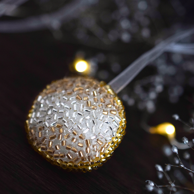 オートクチュール刺繍のクリスマスオーナメントキット