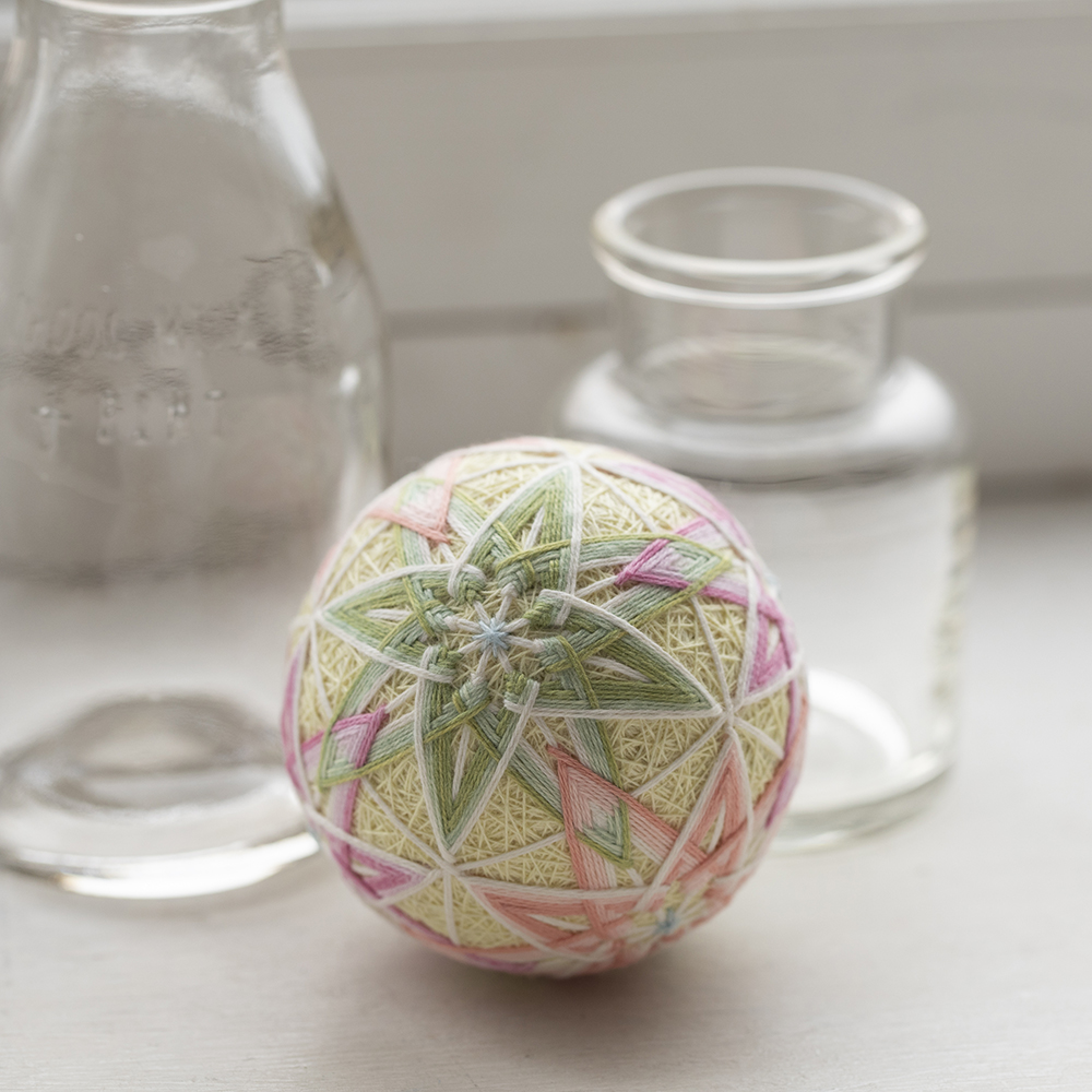 荒木永子さんの讃岐かがり手まり