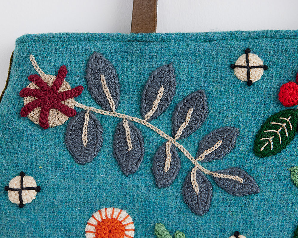 下田直子さんの クロッシェパッチのツイードバッグ