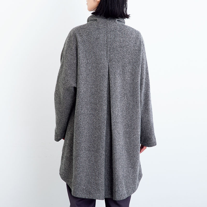 切り抜いてそのまま使える！ ドルマンスリーブのコートの型紙 for