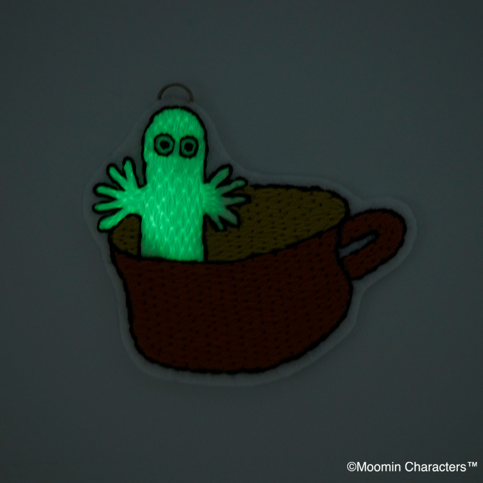 ほんのり光る!ニョロニョロ刺しゅうキーホルダー〈カップ〉