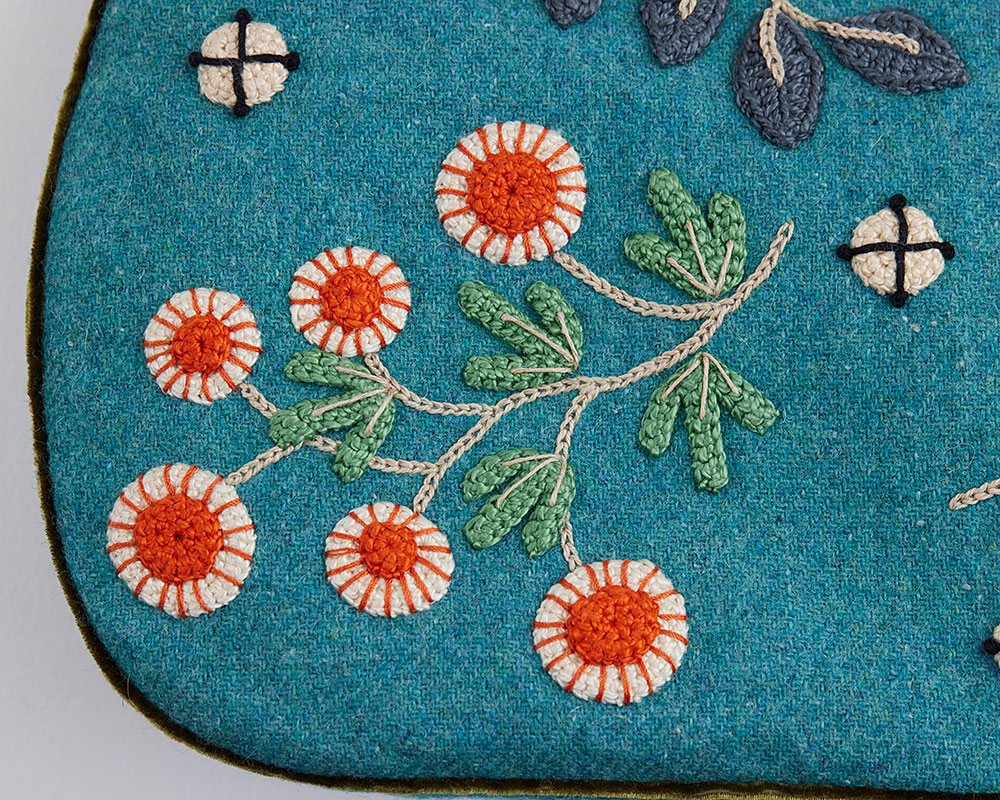 下田直子さんの クロッシェパッチのツイードバッグ