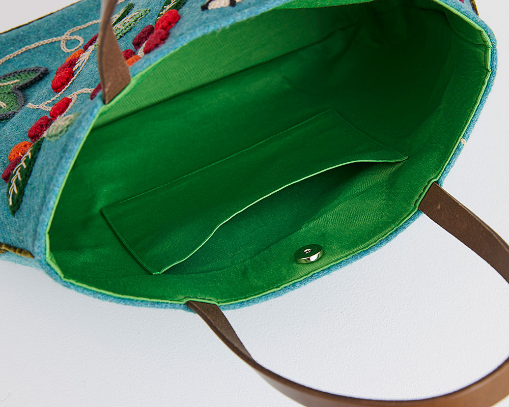 下田直子さんの クロッシェパッチのツイードバッグ