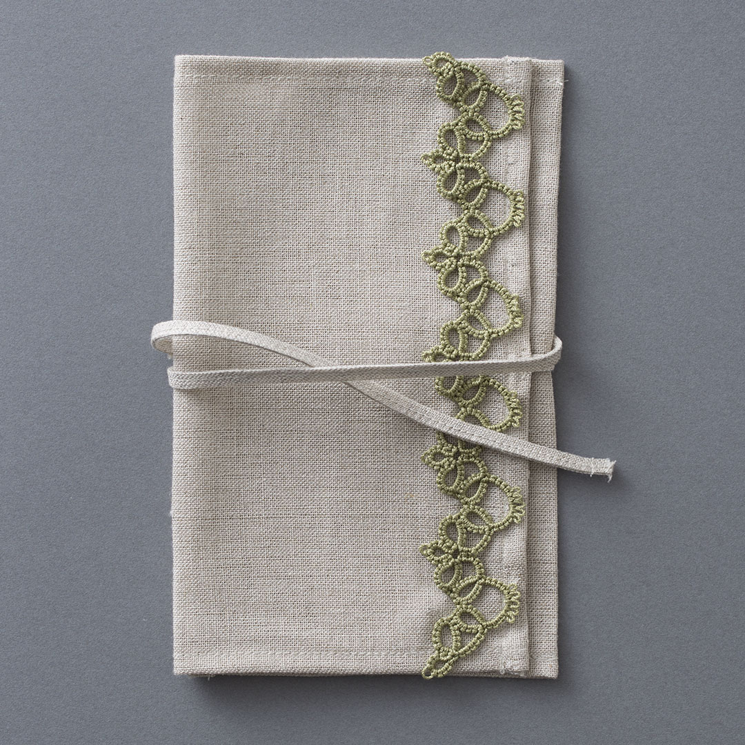 伊禮千晶さんのタティングレース ブレードで飾るリネンポーチ