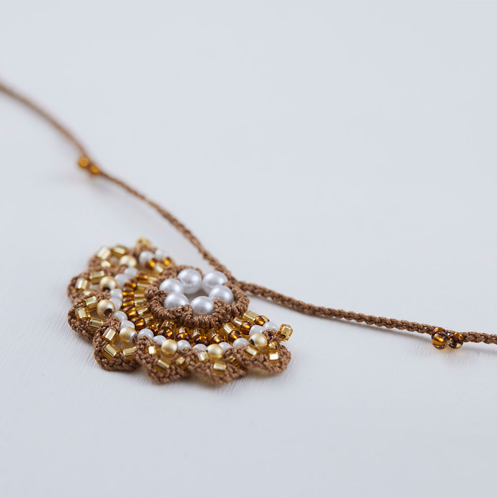 トルコの伝統手芸「オヤ」キット 孔雀のラリエット/ブラウン