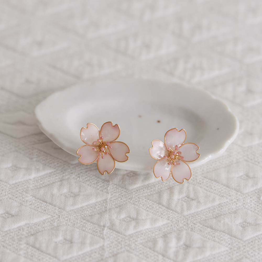 はじめてのディップアートアクセサリー 〈桜の耳飾り〉