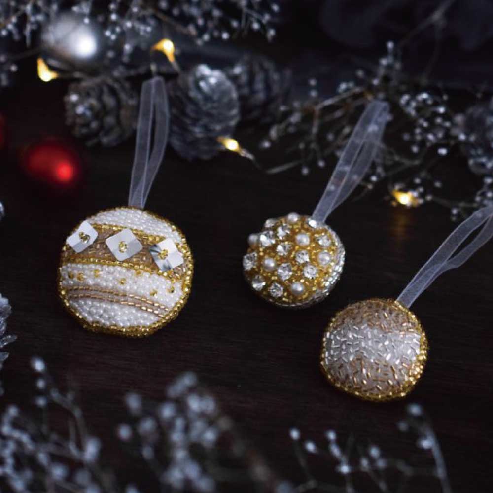 オートクチュール刺繍のクリスマスオーナメントキット