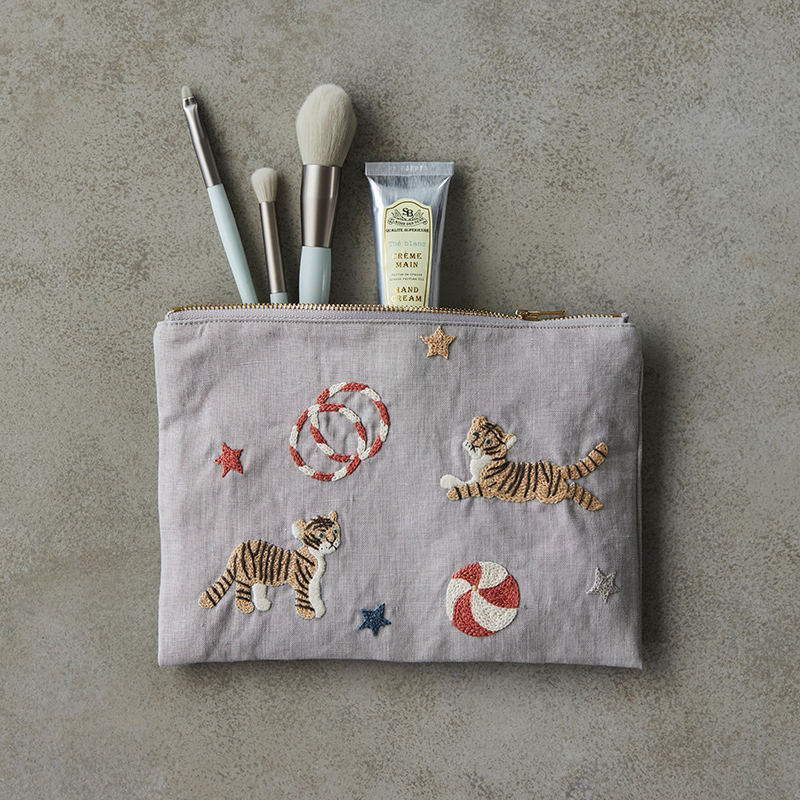 lapi lapi(ラピラピ)さんの大人がときめく動物刺繍 小虎のポーチ