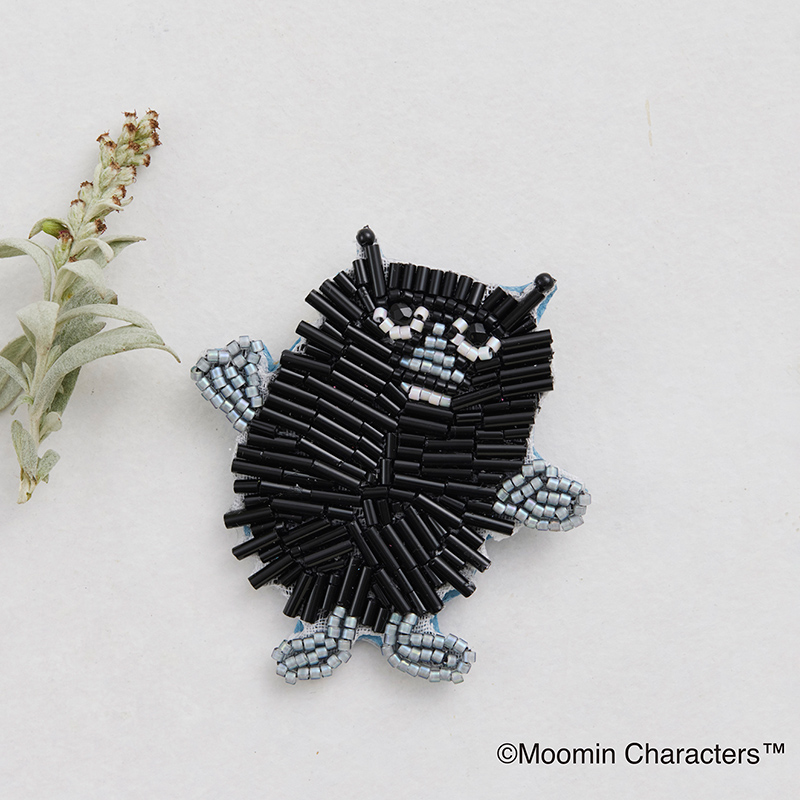 ムーミン ビーズ刺しゅうブローチ〈スティンキー〉