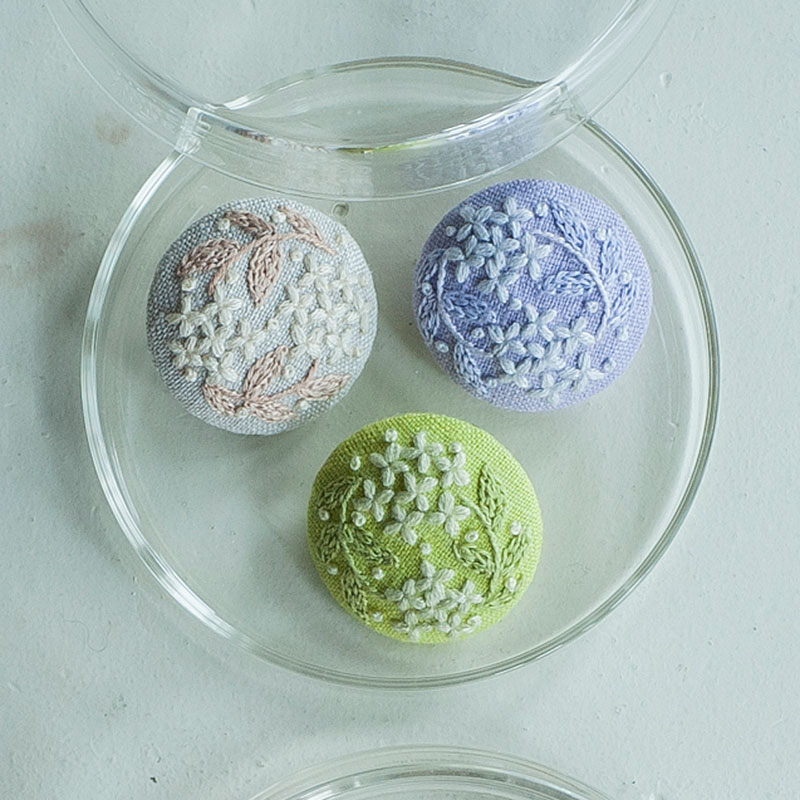 ブローチ ニュアンス 3色セット?『yulaの刺繍 草花の処方箋』刺しゅうキットシリーズ