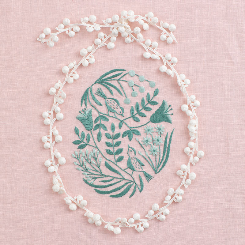 グリーンの小鳥と植物のサンプラー?『刺繍で描く植物模様』刺しゅうキットシリーズ