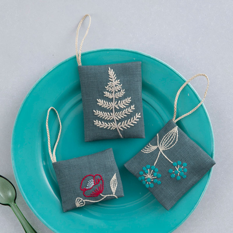 植物採集のサシェ?『刺繍で描く植物模様』刺しゅうキットシリーズ