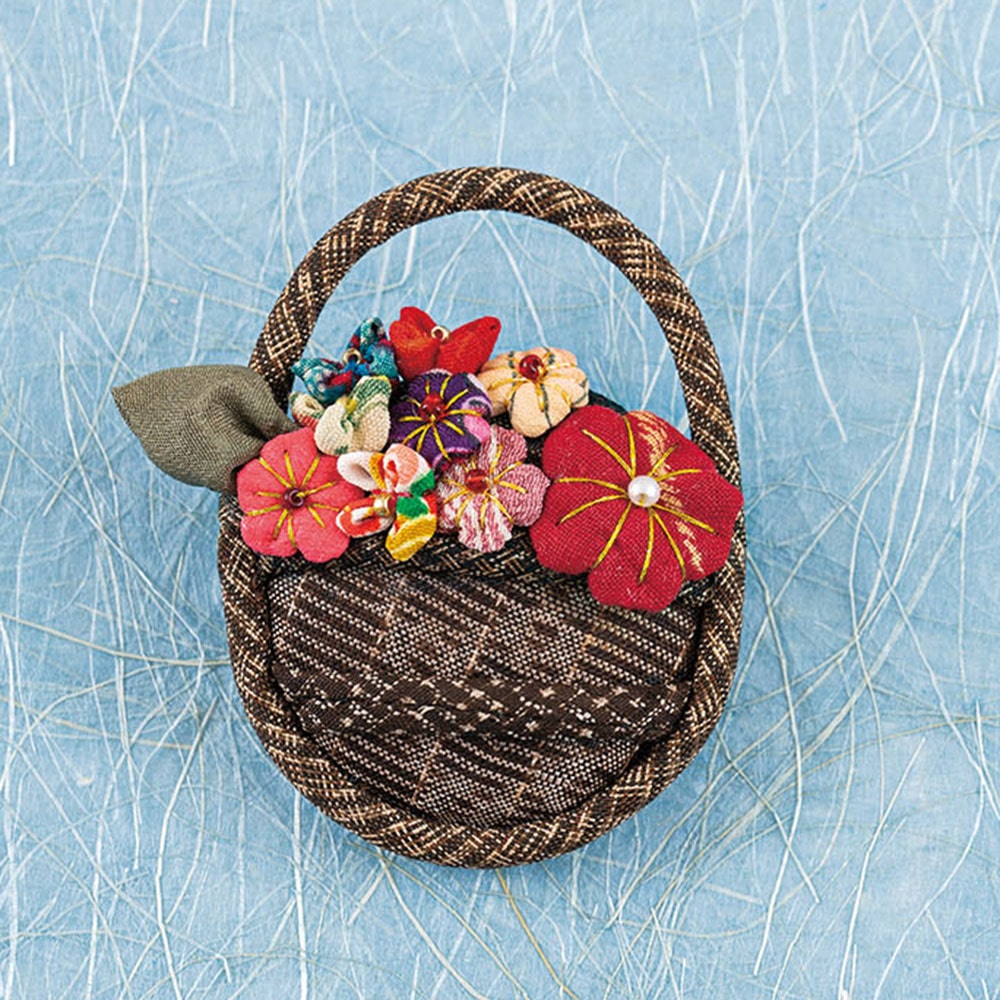 花かごブローチ（おまけのパーツつき）