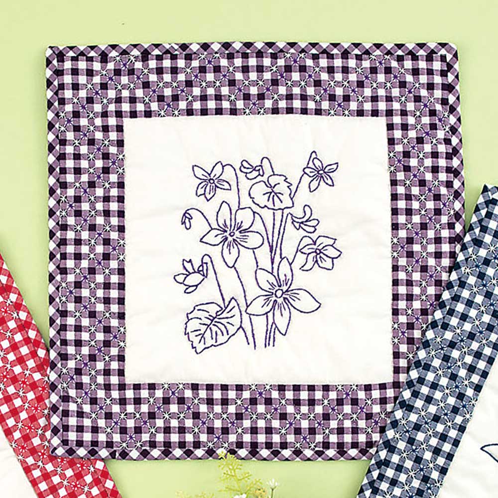 刺しゅうのタペストリー［スミレ］