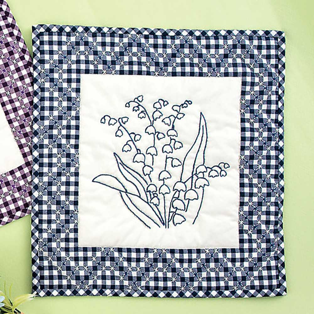 刺しゅうのタペストリー［スズラン］