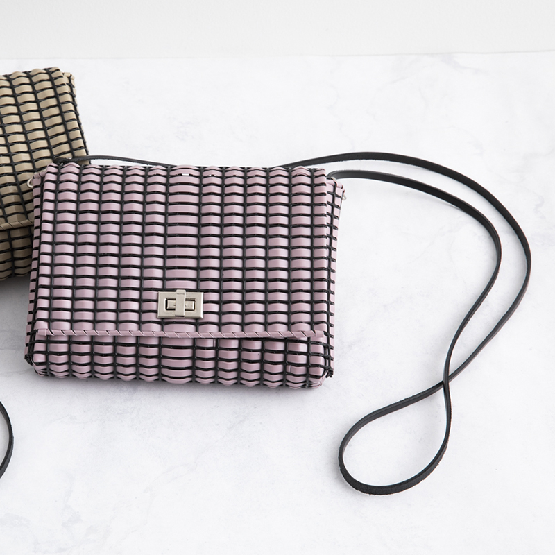 レンガブロック柄のショルダー マットモーヴ