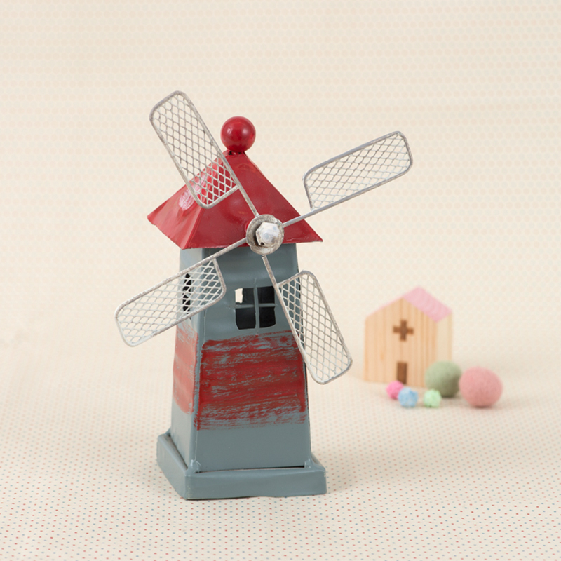 小さな風車のオブジェ