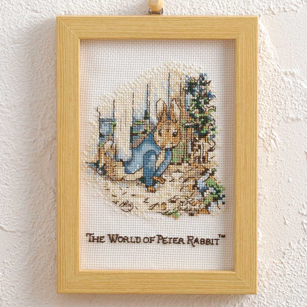 ホビーラホビーレ クロスステッチミニフレーム［ピーターラビット?～木戸の下から～］