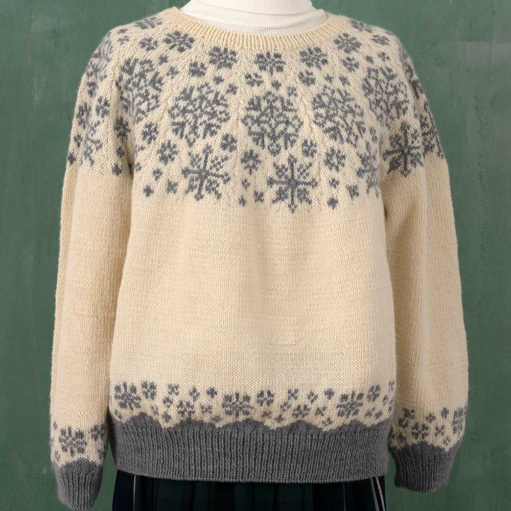 丸ヨークのスノーフレークプルオーバー