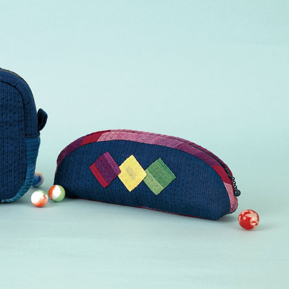 阿波しじら織四角いアップリケがついたスリムポーチ