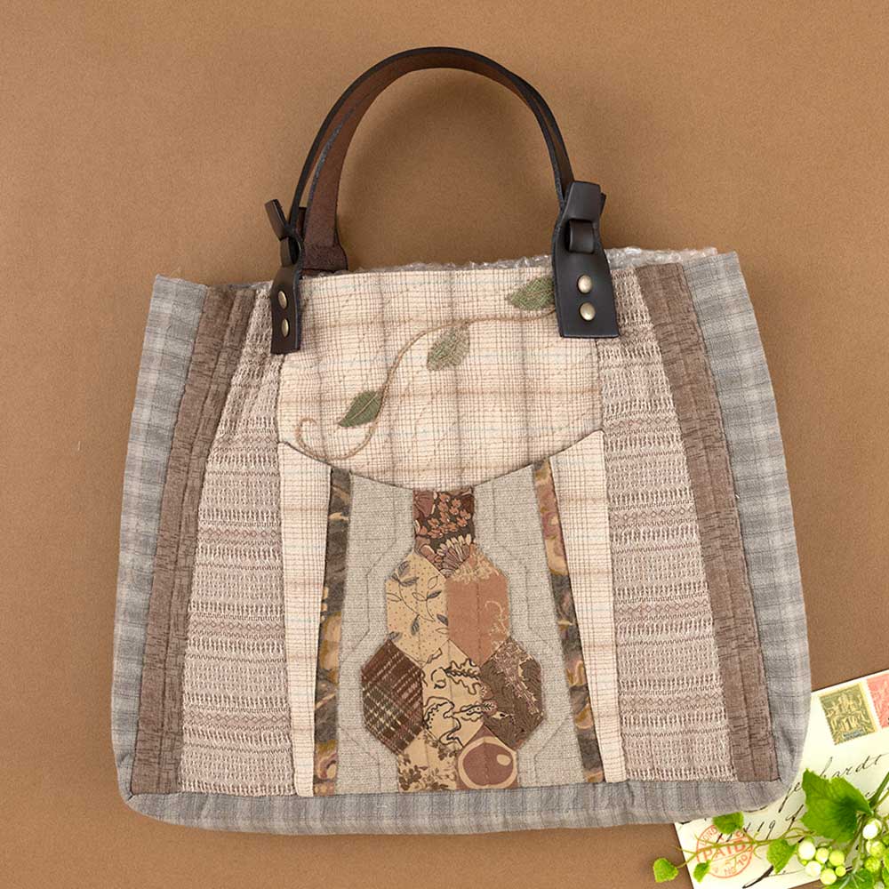 モカ色のバッグ