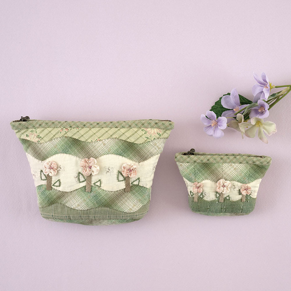 優しいグリーンのポーチ＆コインケース