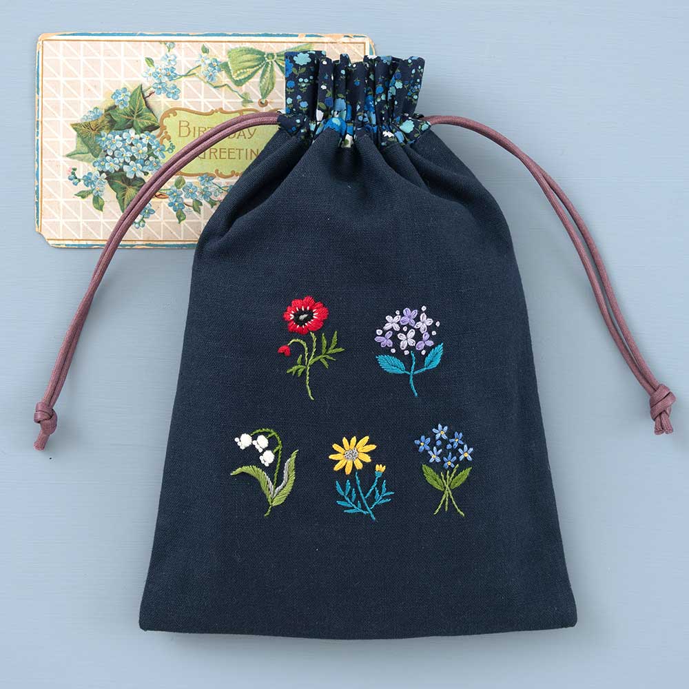 暮らしを彩る花刺繍［季節の便りの草花巾着］