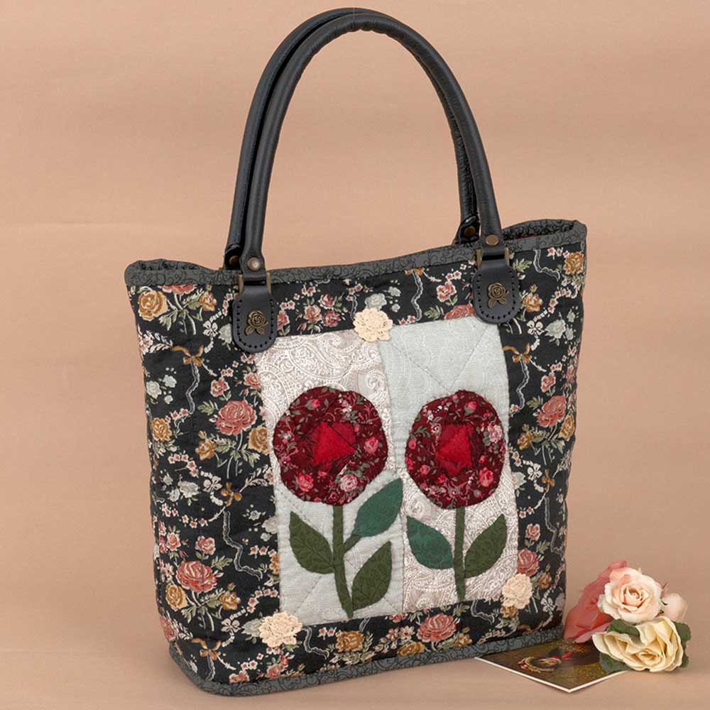 バラモチーフアップリケのトートバッグ