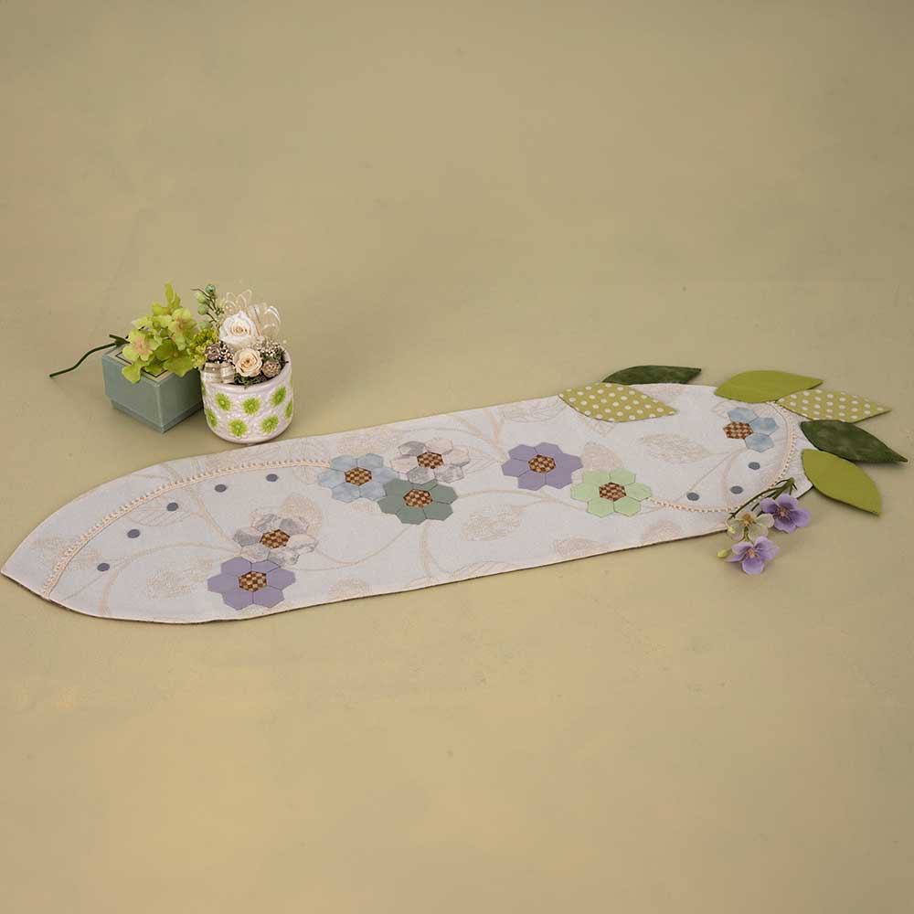 パステルカラーのテーブルセンター