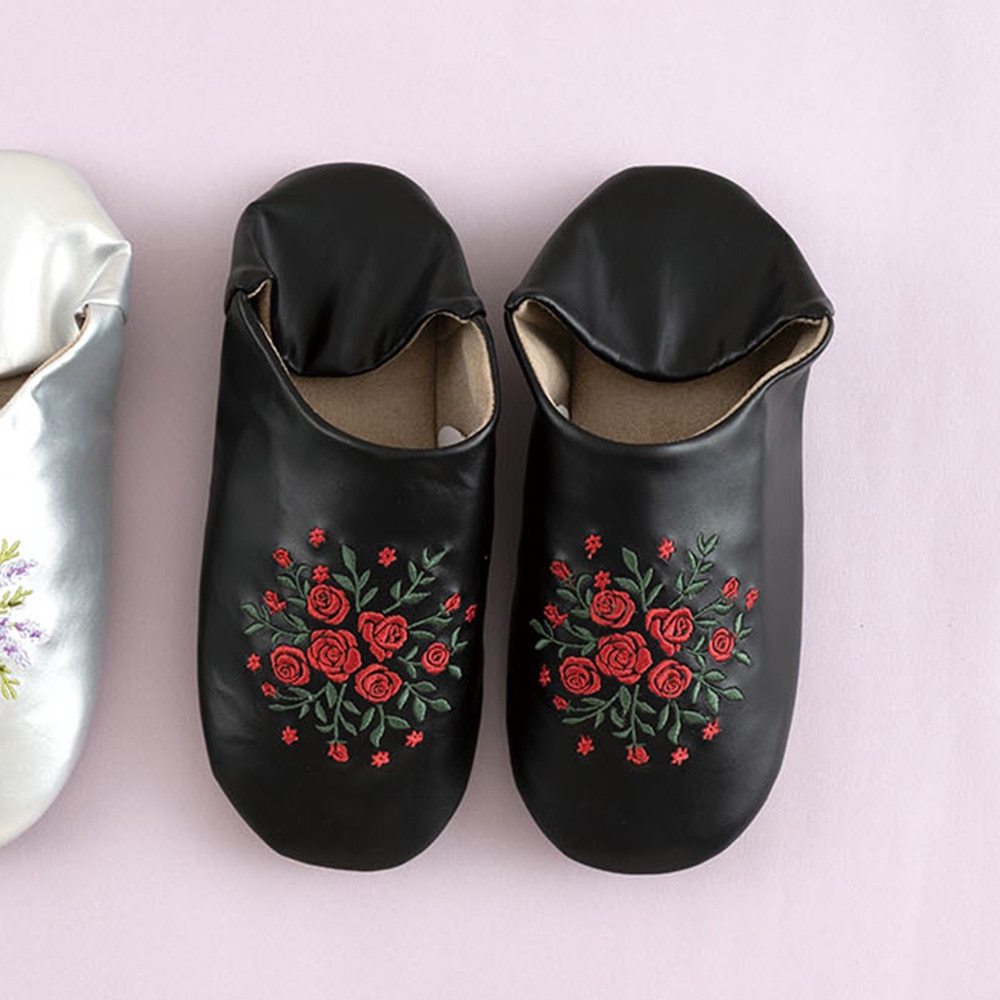 エンブロイダリーバブーシュ［ブラックローズ］