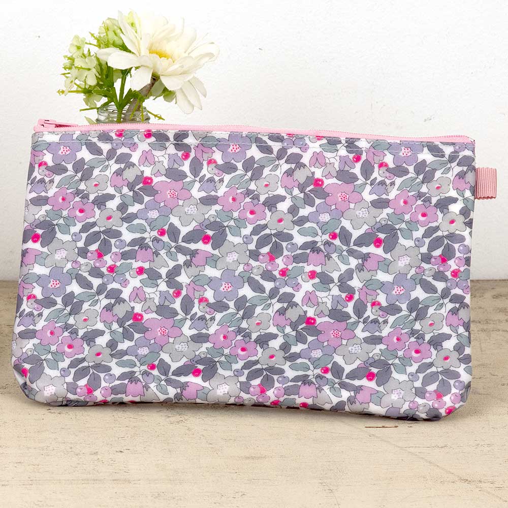 フラットポーチ［ベッツィ・ベリー］