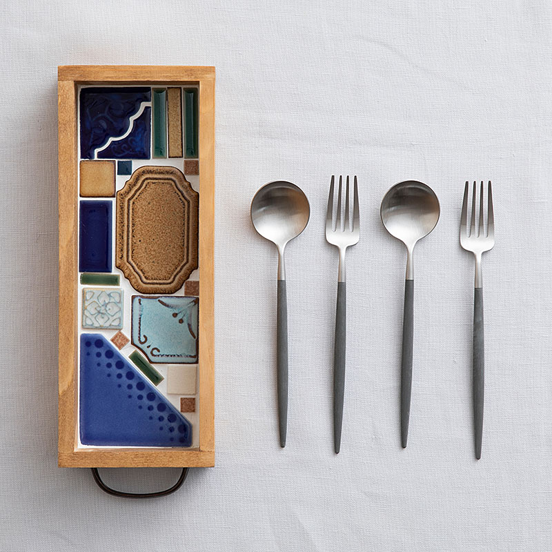 瑠璃色タイルのカトラリーケース
