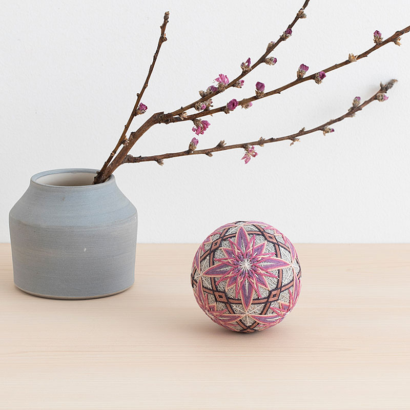 令和の手まり［菱と菊］