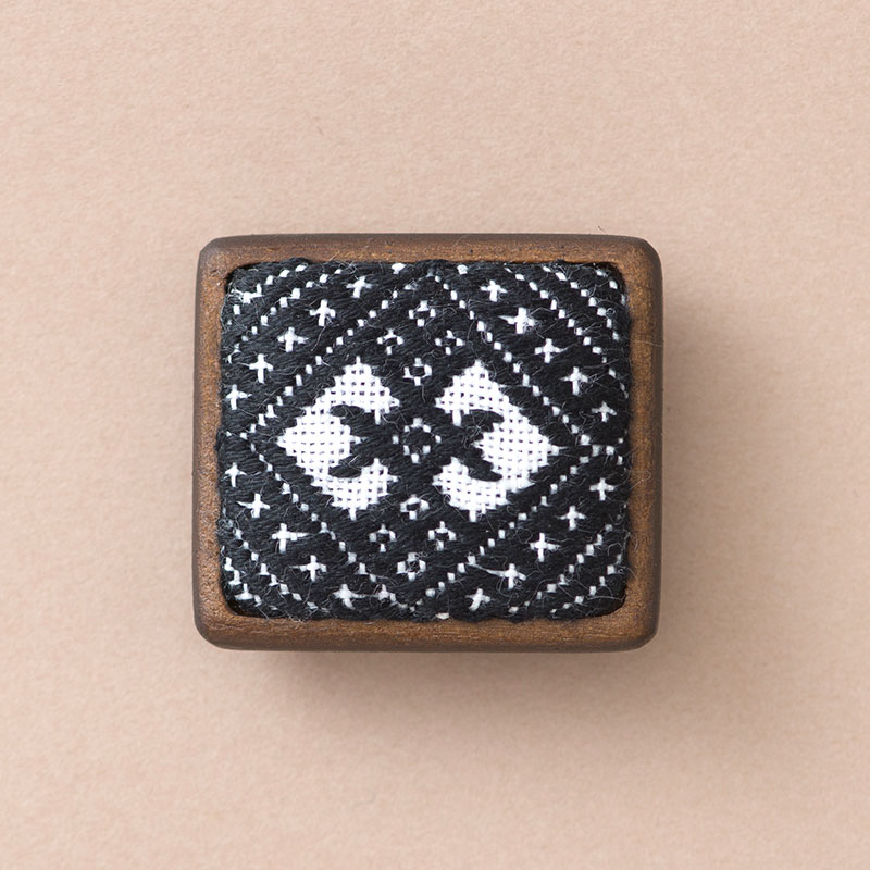 こぎん刺しのブローチ［スクエア］