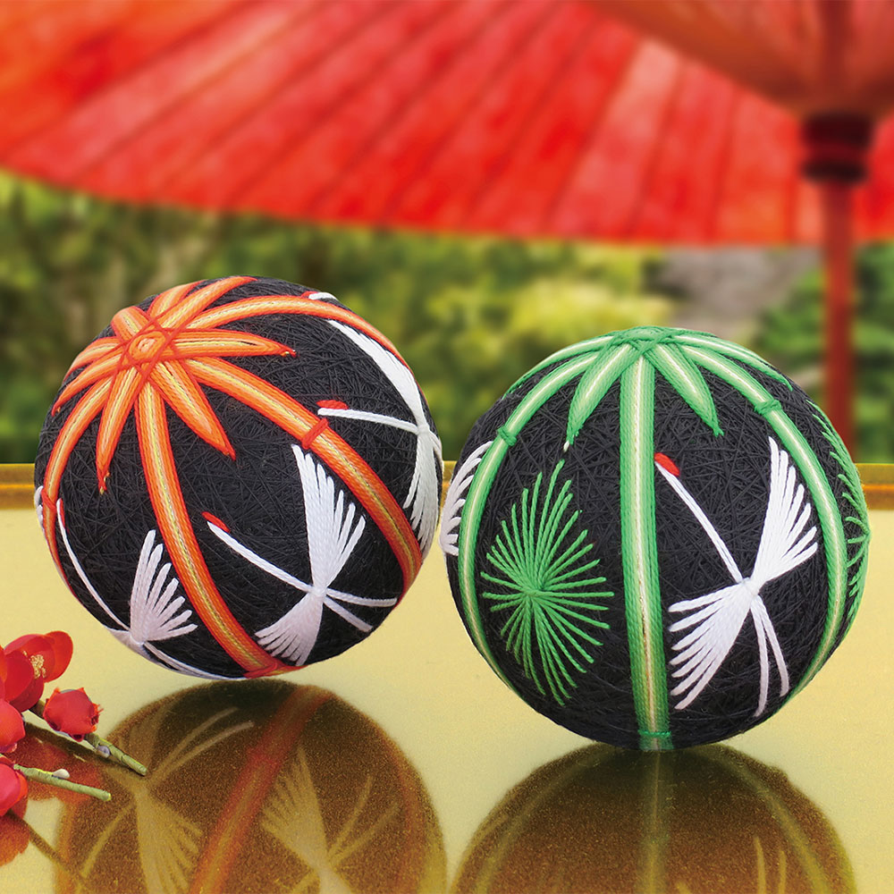 手まり[朱竹と鶴・若竹と松]]