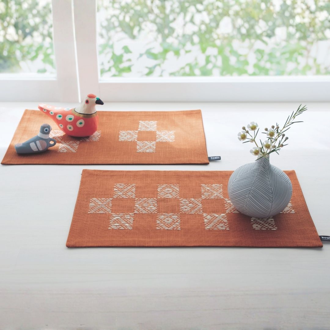 こぎん模様の刺し子クロス チェッカー柄の小物敷