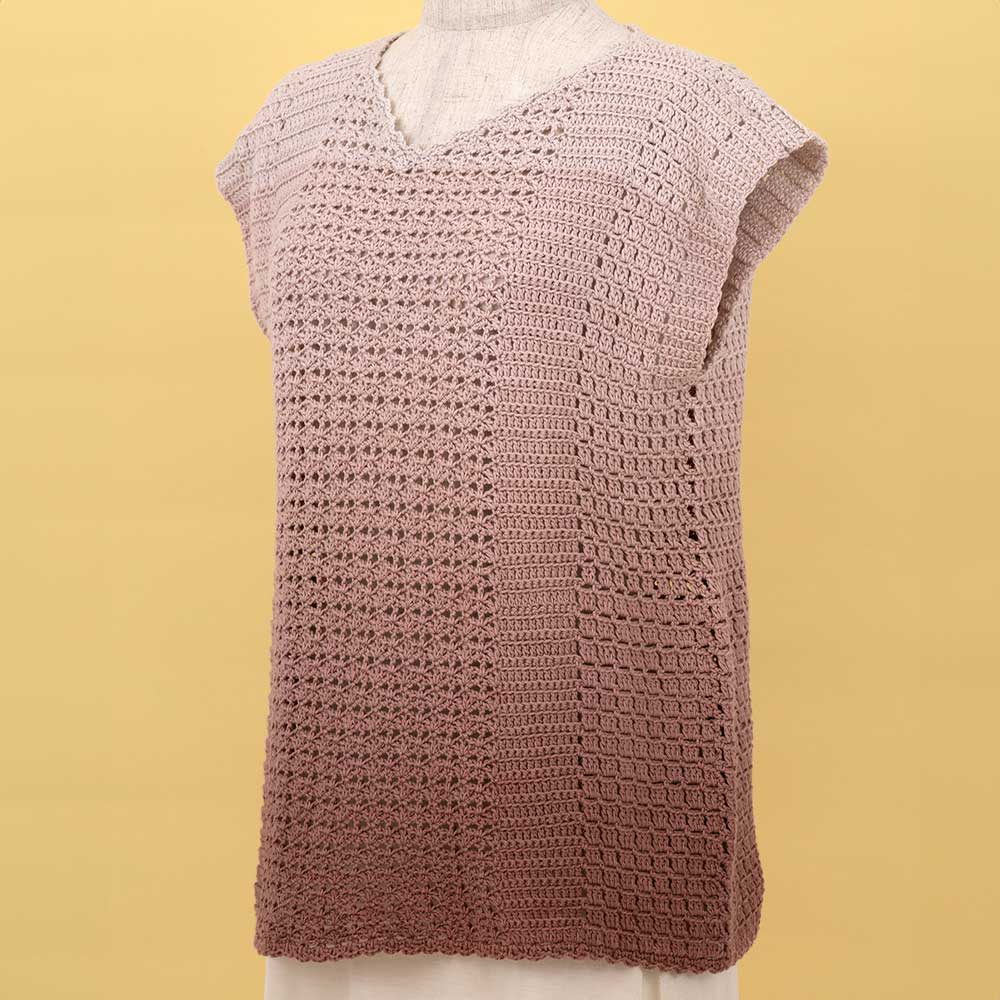 かぎ針編みのグラデーションベスト