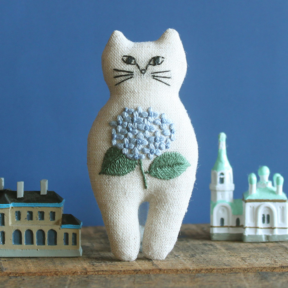 nekogaoさんの刺繍ブローチ［あじさい］