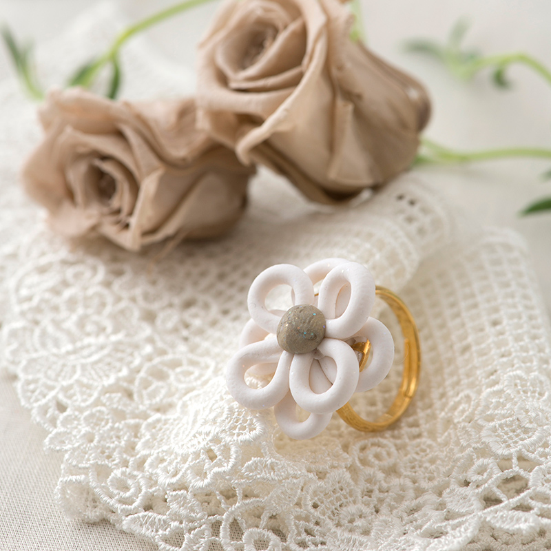 フラワーモチーフリング(ゴールド)