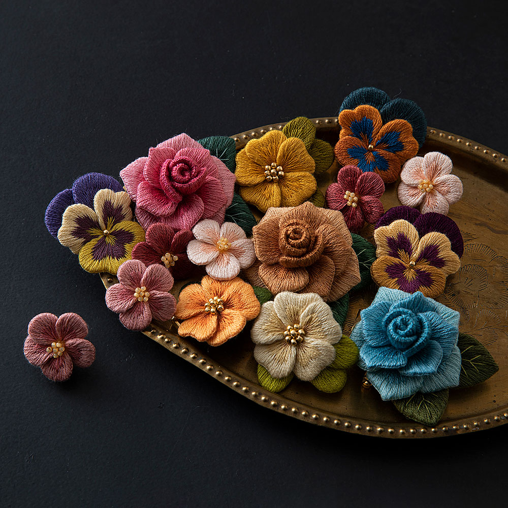 PieniSieniさんのフェルト刺繍で作る 花のアクセサリー Part1［初級］
