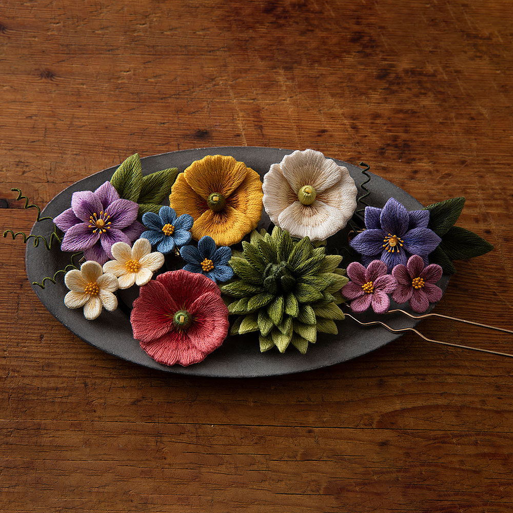 PieniSieniさんのフェルト刺繍で作る 花のアクセサリー Part2［初～中級］